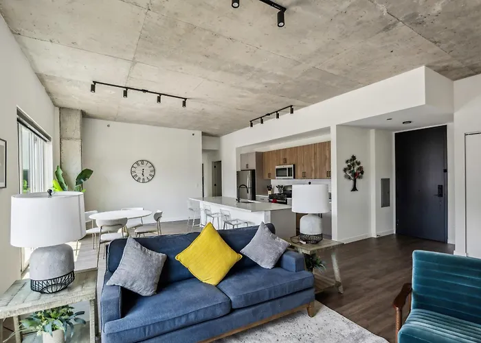 3br Luxury Modern Apartment Chicago
